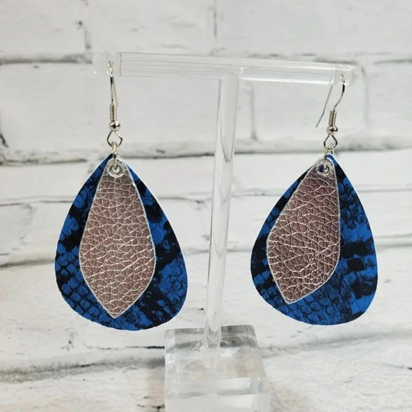 2 Layer Blue and Silver Faux Leather Dangle Chic Lightweight Earrings  2bl15 - Picture 2 of 3